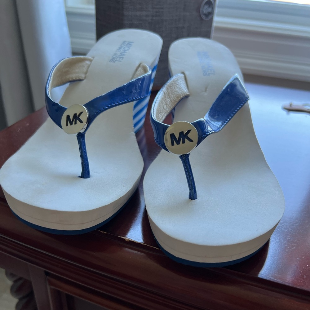 Good condition Michael Kors flip flop